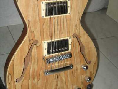 Semihollow body guitar costruita da Francseco Savino per il fratello Fabrizio, noto chitarrista jazzista barese